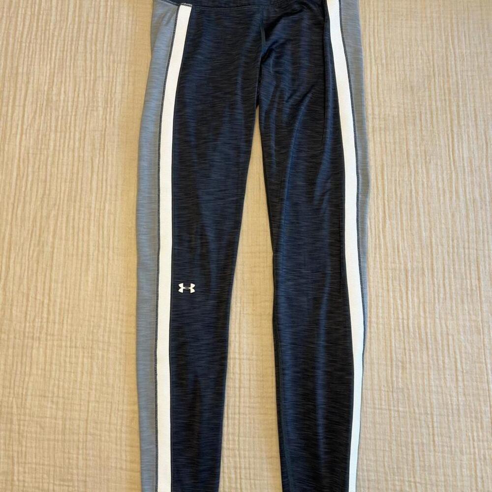 Under Armour super flattering high-waisted compression leggings in a charcoal gr
